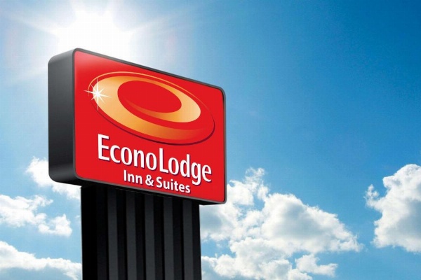 Econo Lodge Inn & Suites image 1